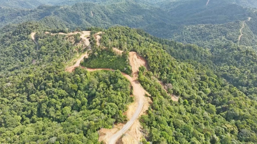 Unsealed access road on the final approach